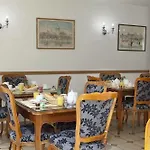 Saint Christophe 3* París
