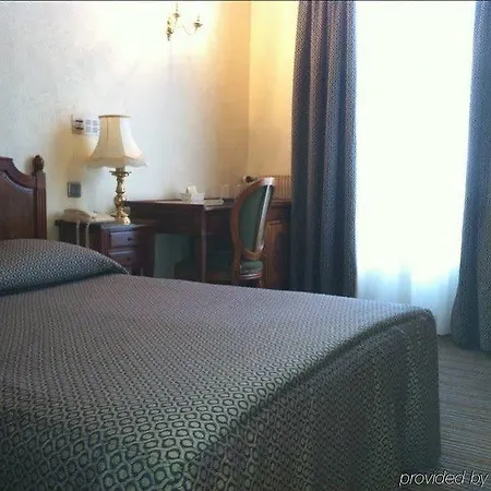 Saint Christophe فندق باريس