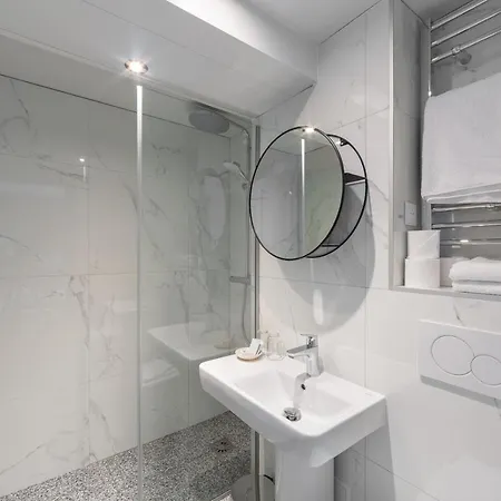 Saint Christophe 3* París